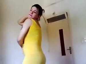 Arab Amateur Shaking Ass