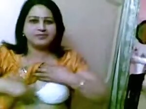 Vikas Nagar Aunty Shows Her Whoppers