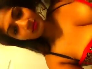 Desi girl fingering and moaning loudly
