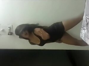 Desi Girl Seductive Dance