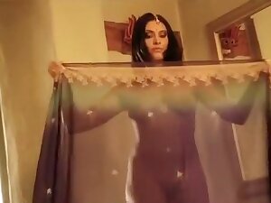 She Strips And Showing Her Naked Body