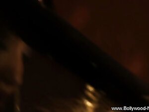 Sensual Indian Babe Loves To Dance